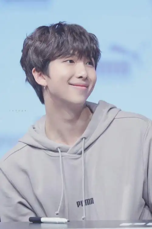 金南俊小熊宇航员#【那年今日】180408 puma签售会 高清饭拍晚安02