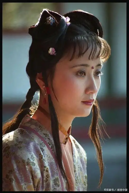 《红楼梦》中,丫鬟是个非常大的群体,其中大家耳熟能详的,如袭人,晴雯