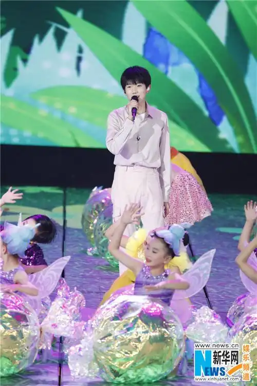 "超龄儿童"王源登央视六一晚会 力挺国产动画