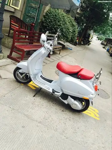 2016 vespa 新款lxv150 电喷 铁壳羊