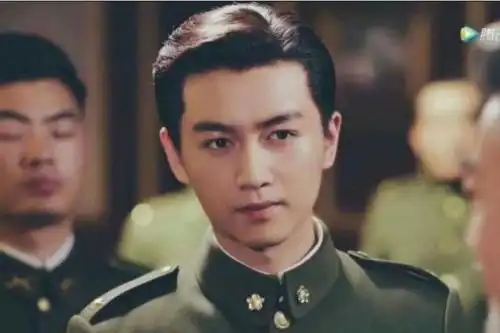 男明星军装颜值大赛,易烊千玺,杨洋,胡歌谁最a