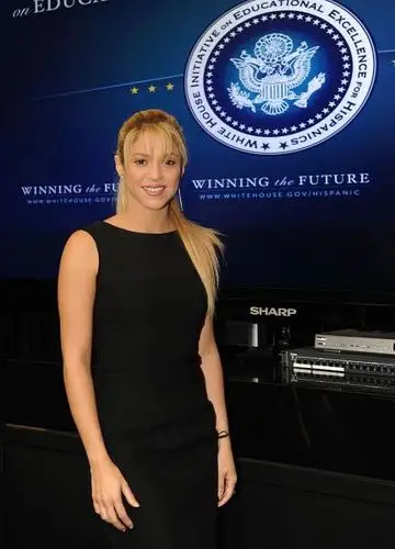 拉丁裔美国人卓越教育委员会顾问shakira白宫发表重要讲话
