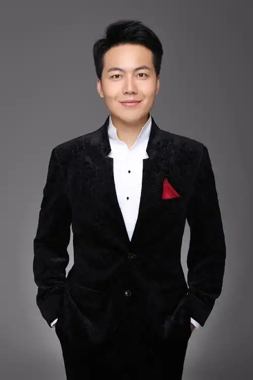 p>李勇君,青年男高音歌唱家,毕业于 a target="_blank" href="/item