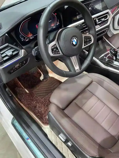 宝马3系摩卡棕内饰搭配象牙白➕咖啡色脚垫