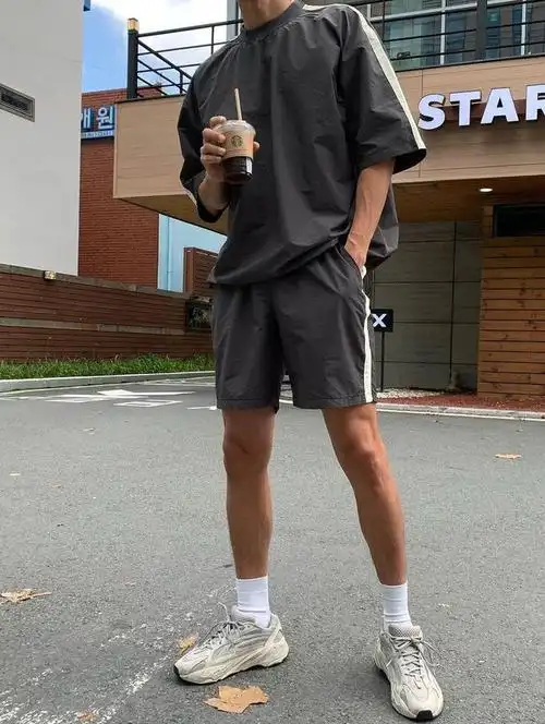 男生夏天穿短裤搭配这6种风格造型帅气又时髦