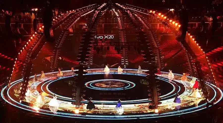 二,沉浸式"360°圆形舞台"