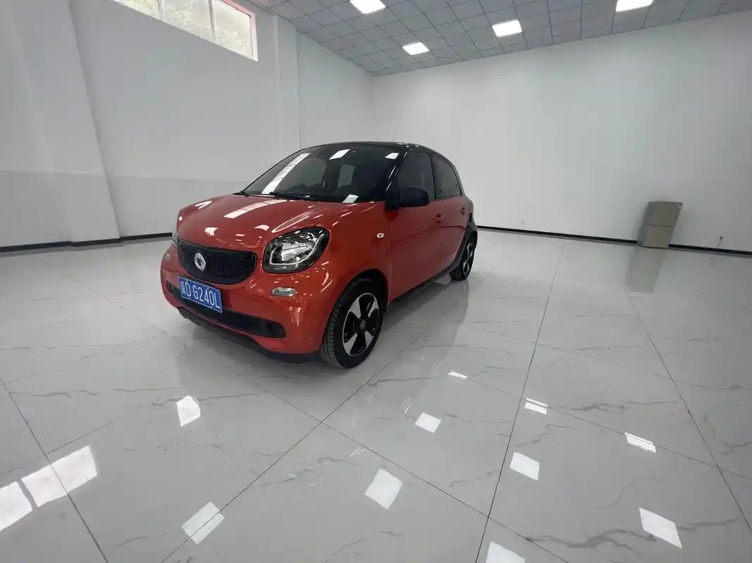 细节图片18年奔驰斯玛特smart五门四座原车2把钥匙多功能方向盘车况