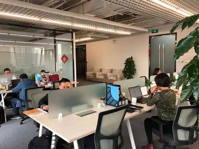 朝阳望京/绿地中心写字楼360㎡办公室出租,可提供约42~ 84个工位/精装