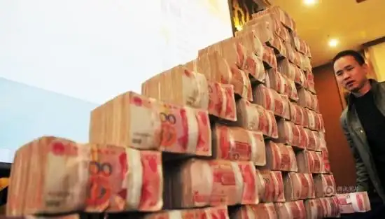 洛阳炫富土豪开发商摆800万"现金墙"奖业主【2】--房产--人民网