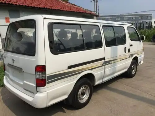 福田小型9座面包车
