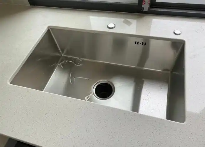 台面师傅各种劝说我台下盆以后会漏水,要我装台中盆,我都拒绝了,并且