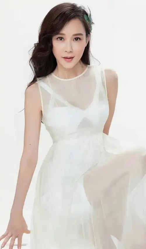 萧蔷端庄优雅恬静写真,惊艳迷人!__财经头条