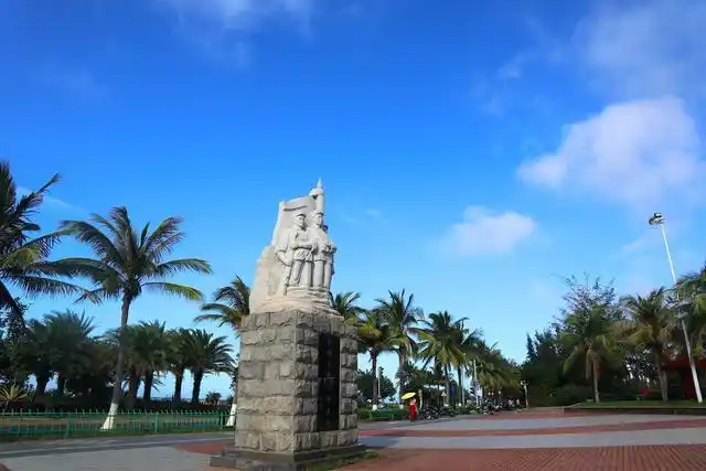 如今海口海甸岛上的公园,曾经是惨烈的战场,这大爷太时髦了吧?