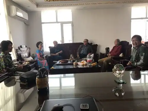 在孙老板办公室喝茶