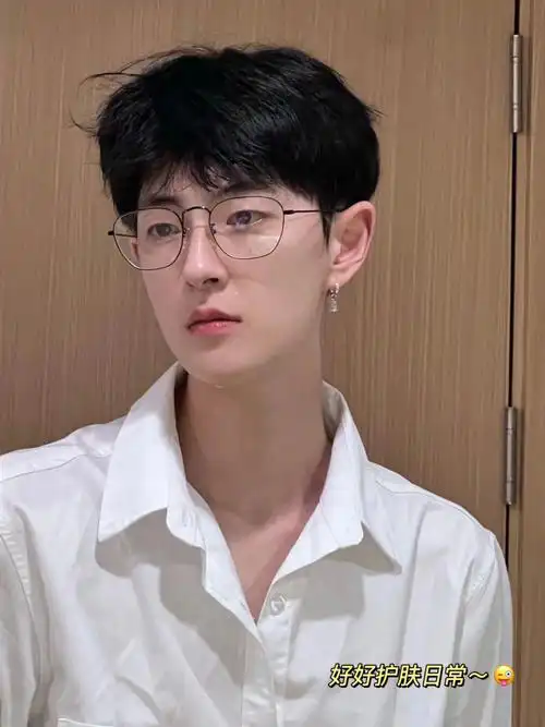 今天有点好看的小奶t秋冬日常护肤篇