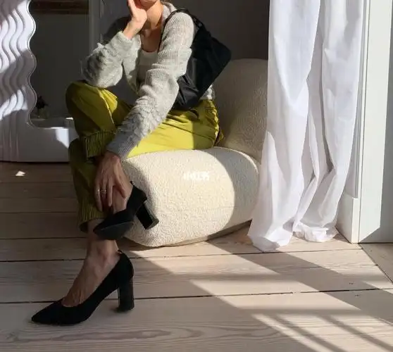 早秋穿搭灰绿色搭配出温柔高级感