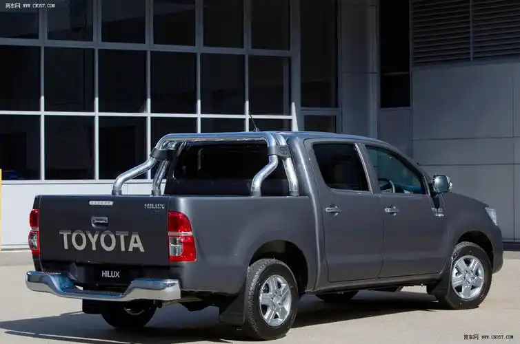丰田hiluxsr5四驱双排皮卡