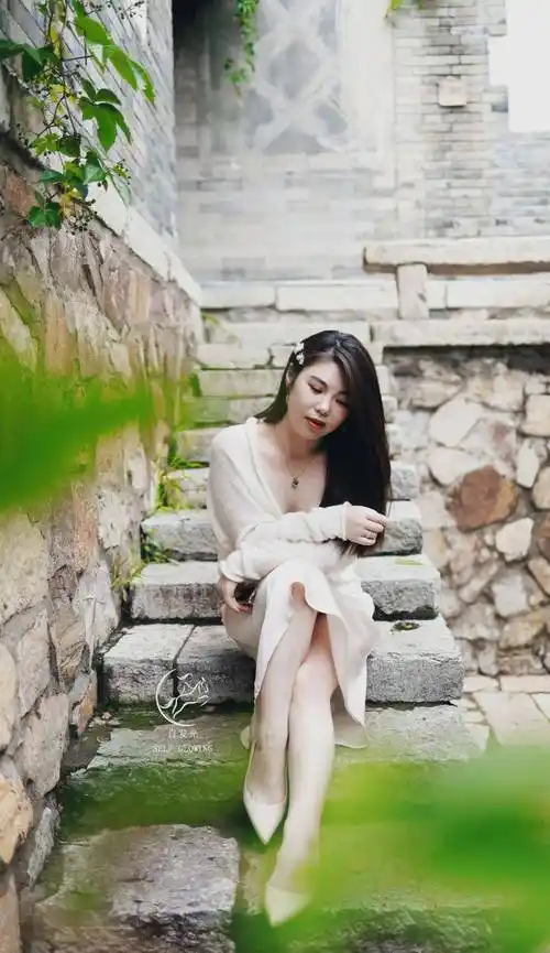 李雪琴曾为爱疯狂减肥,却还是爱而不得,微胖女孩该如何变美?