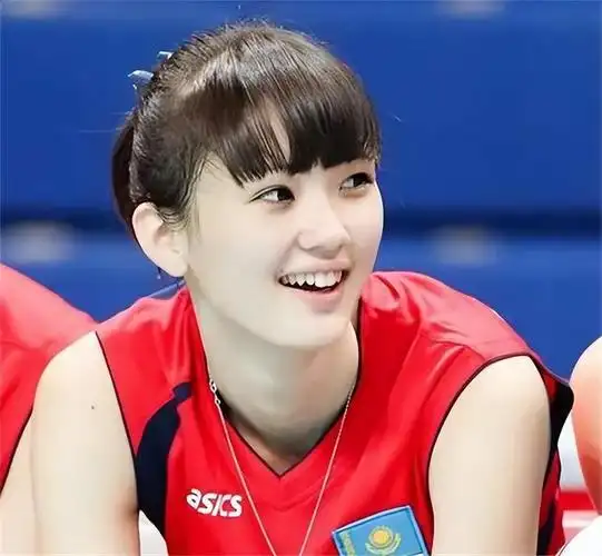 哈萨克斯坦女排的队员萨宾娜27岁排坛女神近照身高1米82颜值身材完美