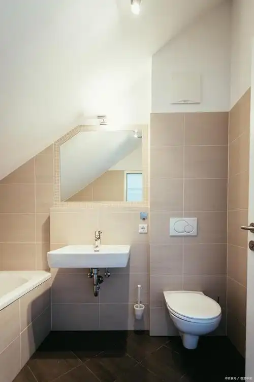 家装设计:楼梯底下做卫生间怎么设计?