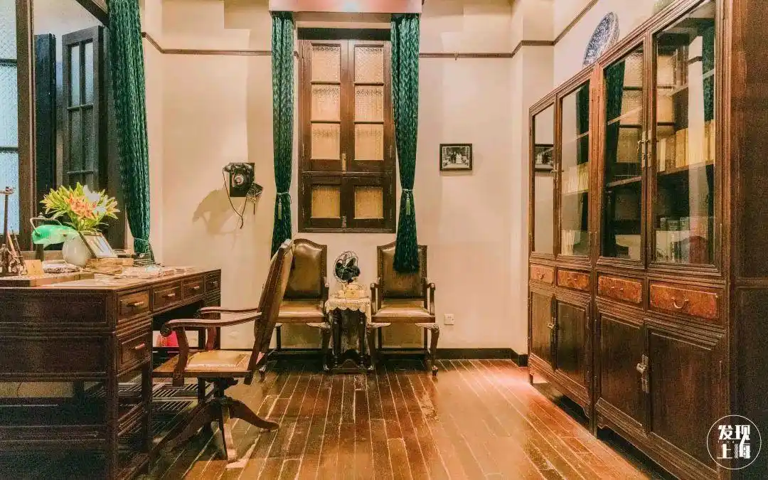 在上海时尚地标新天地中,就藏着一幢建于上世纪二十年代的"石库门老