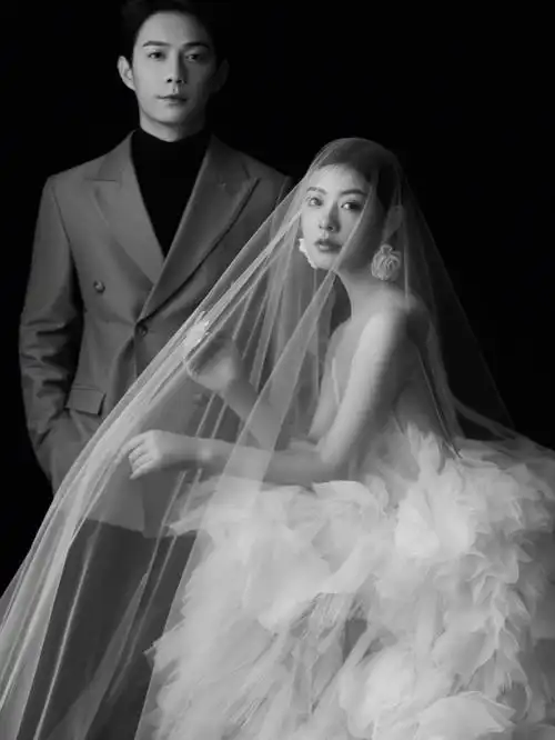 电影感黑白婚纱照情绪感故事感