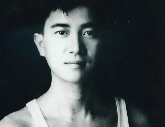 陈百强怎么去世的一代英才年纪轻轻就殒命