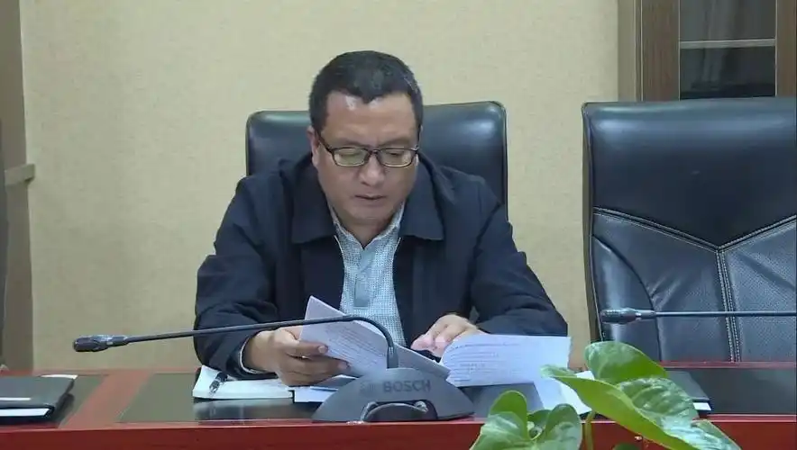 李雪涛主持召开福贡县十二届人民政府第59次常务会议