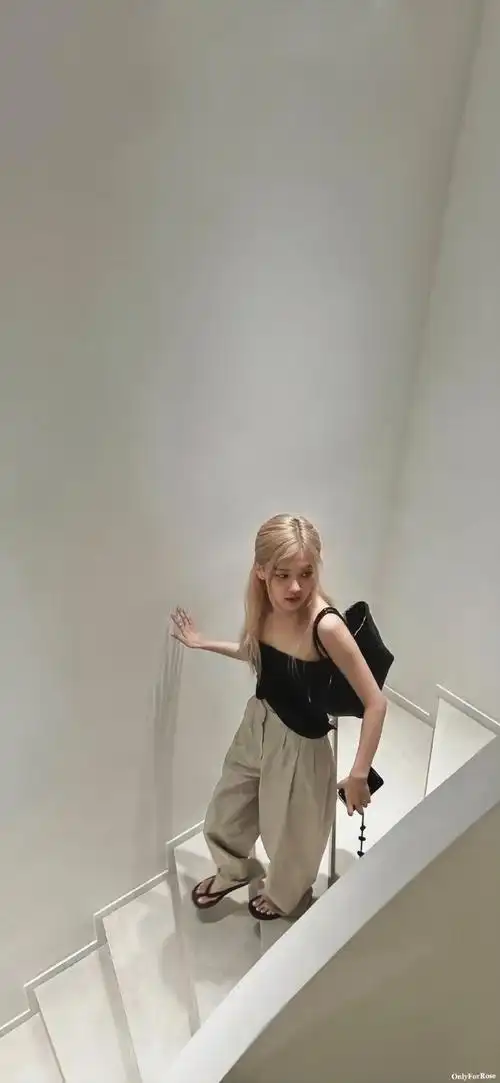 喜欢这种日常随意感的穿搭一整个被拿捏住了!#朴彩英