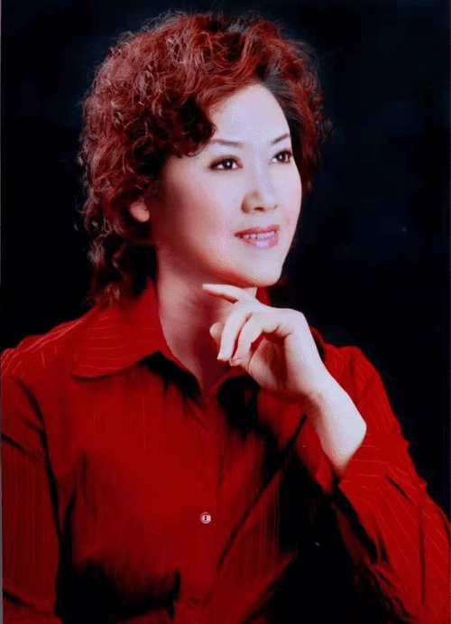 王惠老师是一位豫剧旦行中一个难得的"歌唱型"演员,她以丰富多彩的