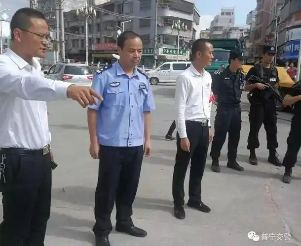 普宁交警联合出动200人在里湖展开交通整治!查处违法行为291宗.