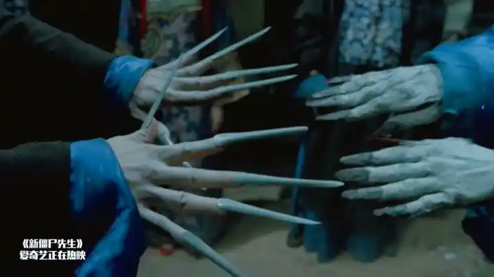 新僵尸先生:僵尸靠指甲定王位,不料秋生亮出人工指甲,全场膜拜