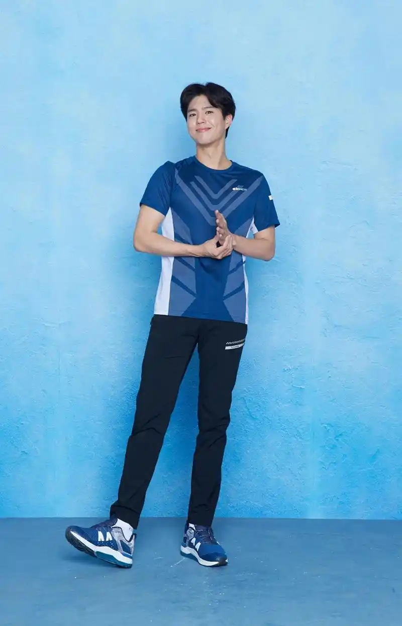 宝剑手臂肌肉太撩 被挽入怀中的感觉如何?