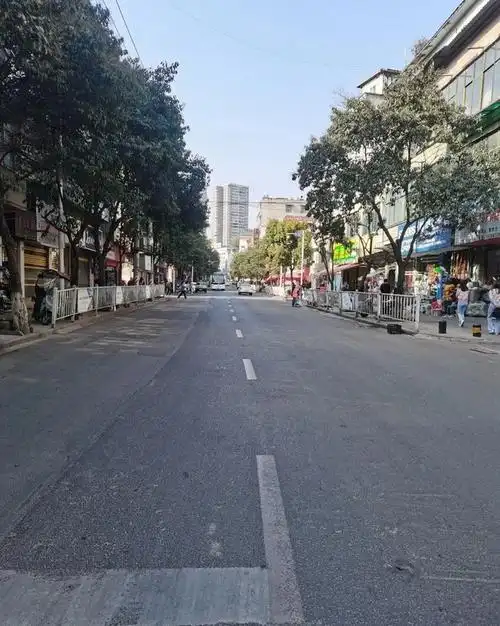 创文整治,还路于民!安顺这个马路市场被清理整治_网易订阅