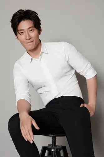 窦骁海上繁花海报曝光展深情迷人型男魅力