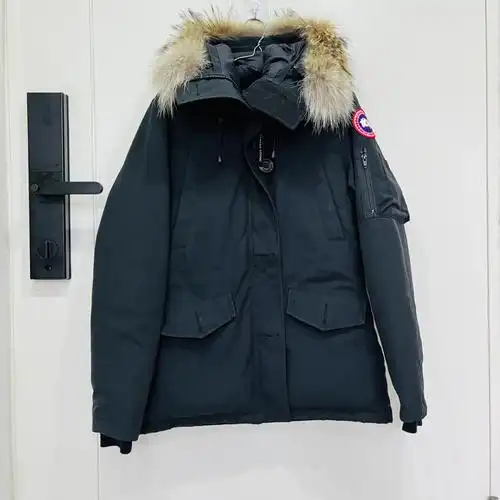 加拿大鹅羽绒服女