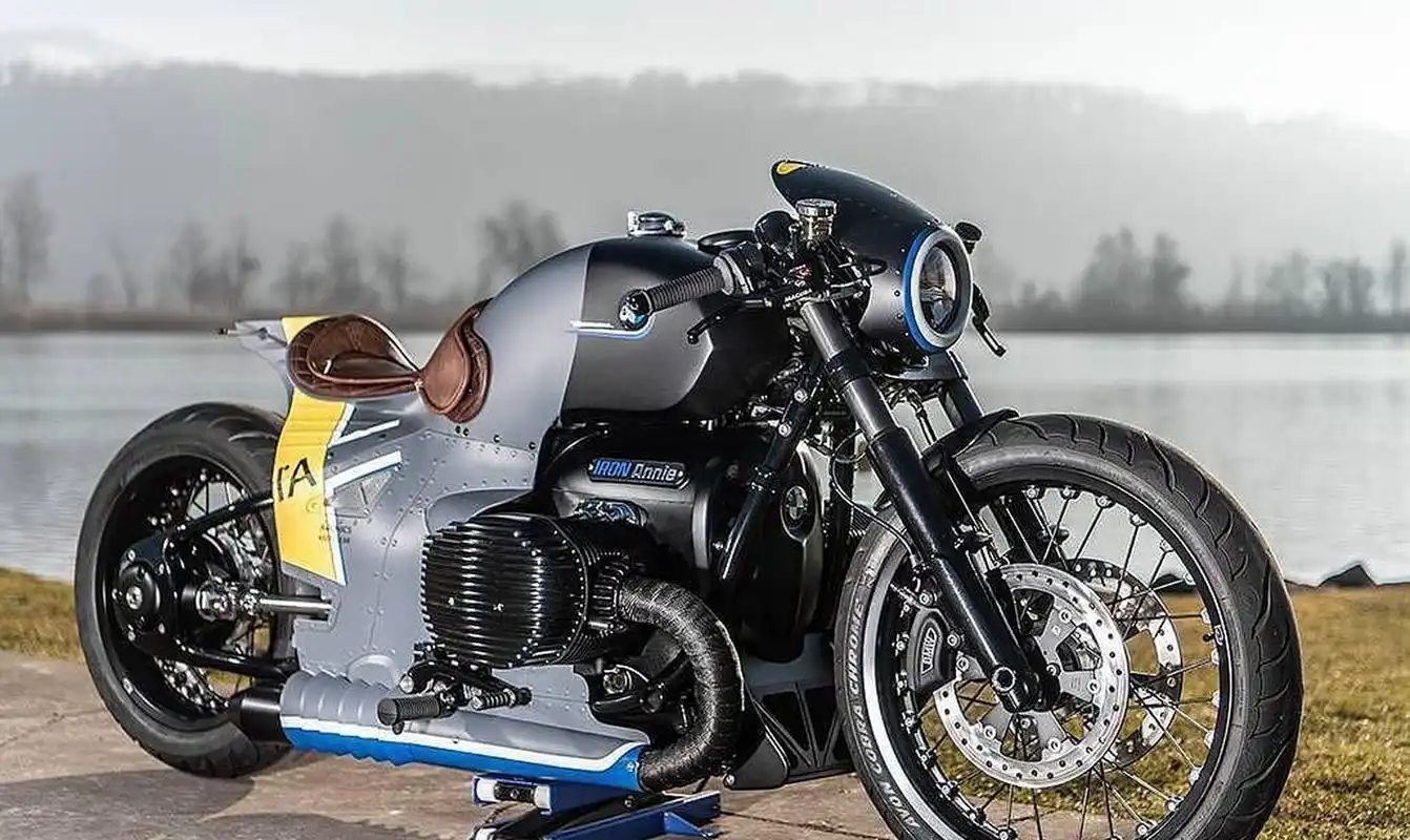 定制 | 两轮"钢铁安妮" 以运输机为灵感的宝马r18改装