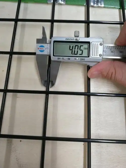 黑色粉末涂层焊接面板 导线直径 4毫米毫米 孔尺寸 50 x 50毫米