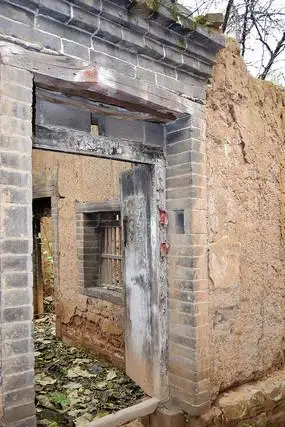 青砖大门老土房图片