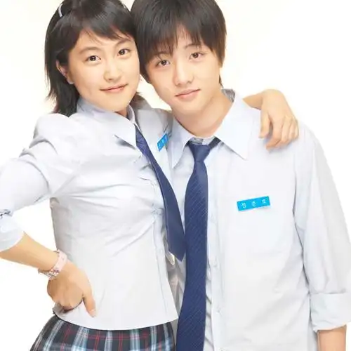 金彗星在《珍妮朱诺》中表演得异常可爱,但长得有点像阿牛