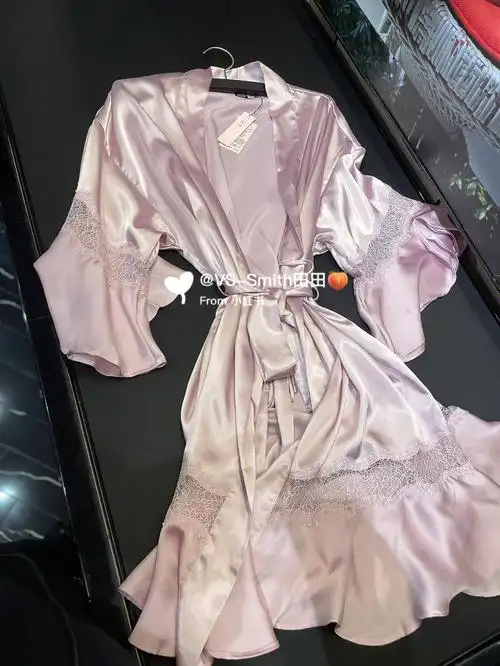 15缎面拼接设计顺滑有光泽#维多利亚的秘密  #维多利亚的秘密睡衣