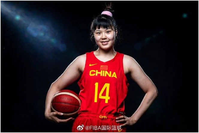 fiba国际篮联赞李月汝是中国女篮最大的杀器,李月汝身高,李月汝漂亮