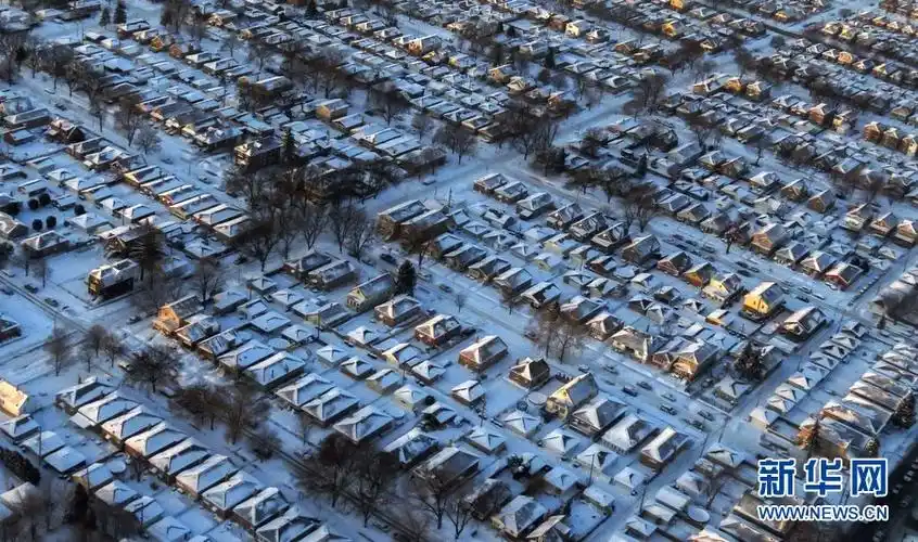 美国遭遇罕见极寒城市被冰封震撼场面图