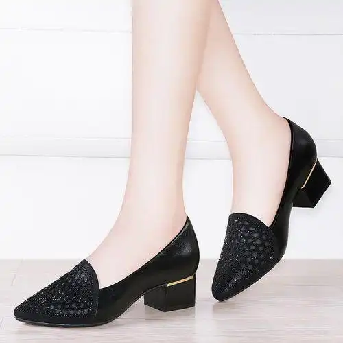 专柜热卖唯品会粗跟单鞋女夏季中跟2018新款镂空黑色皮鞋子百搭时_5折