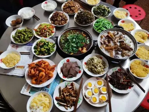 美食家群的除夕团年宴,中国人最美好的情感啊,都寄托在一桌饭上