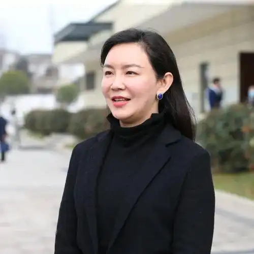 市行政审批局党组书记,局长 张萍行政审批局将认真贯彻这次会议精神