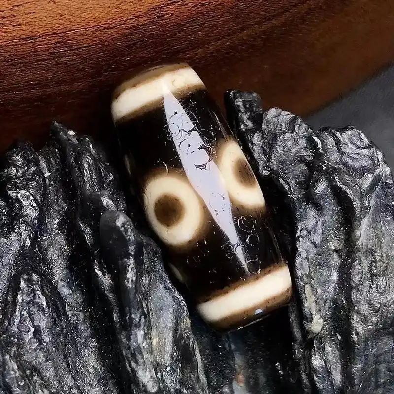 台湾牙黄贵人天珠 料子油润细腻,咬色线条一流  - 抖音