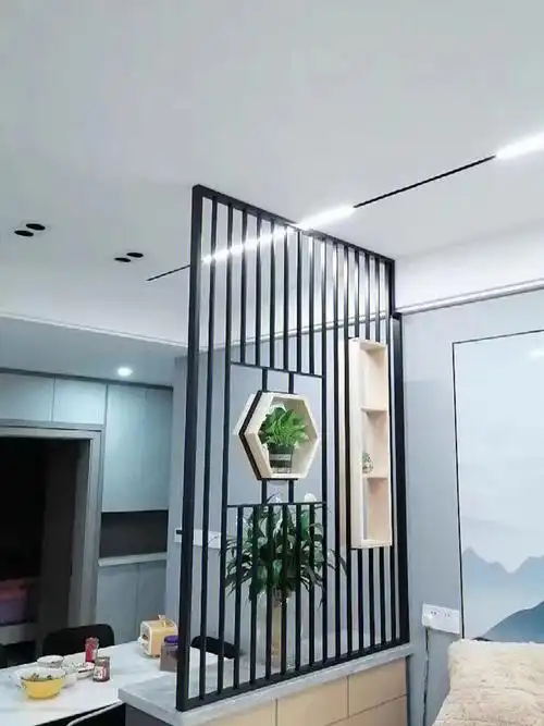 隔断屏风轻松营造出奢华客厅