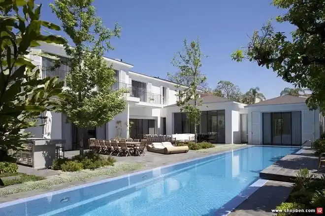 白色私人别墅休闲区游泳池装修效果图