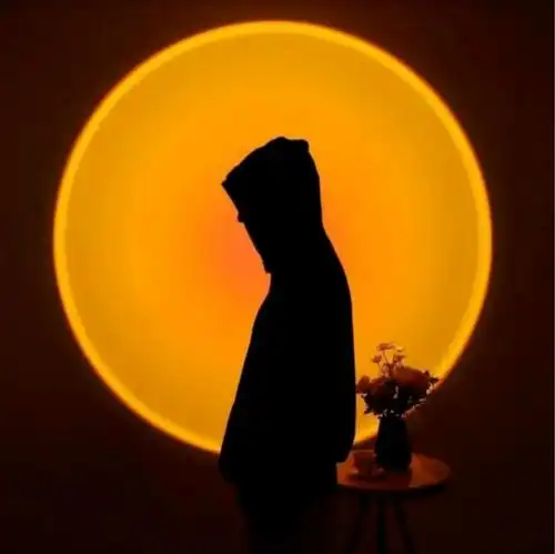 橘色氛围里的慢情绪,紫色,蓝色的阴郁,每一束光都能成就一副经典,用